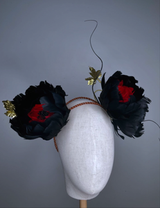 Melanie Ferrero - Black Large Flowers with Red Centre